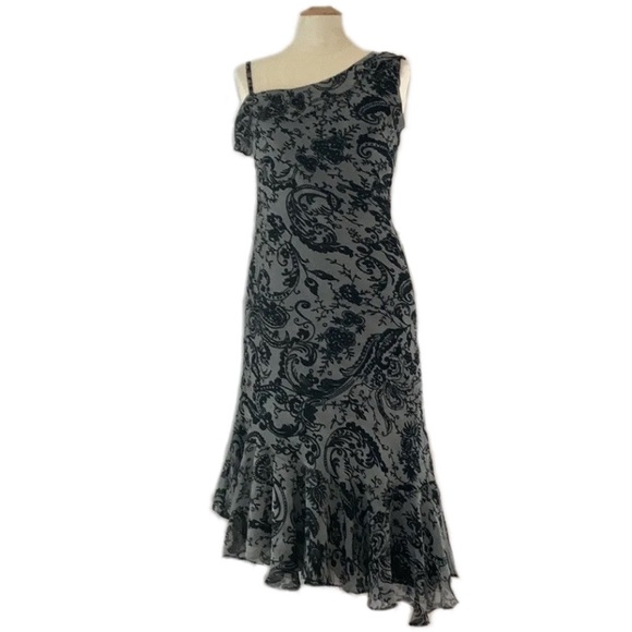 MISS B Black & Grey Paisley one shoulder dress, ruffles & high-low hem. M - Picture 13 of 13